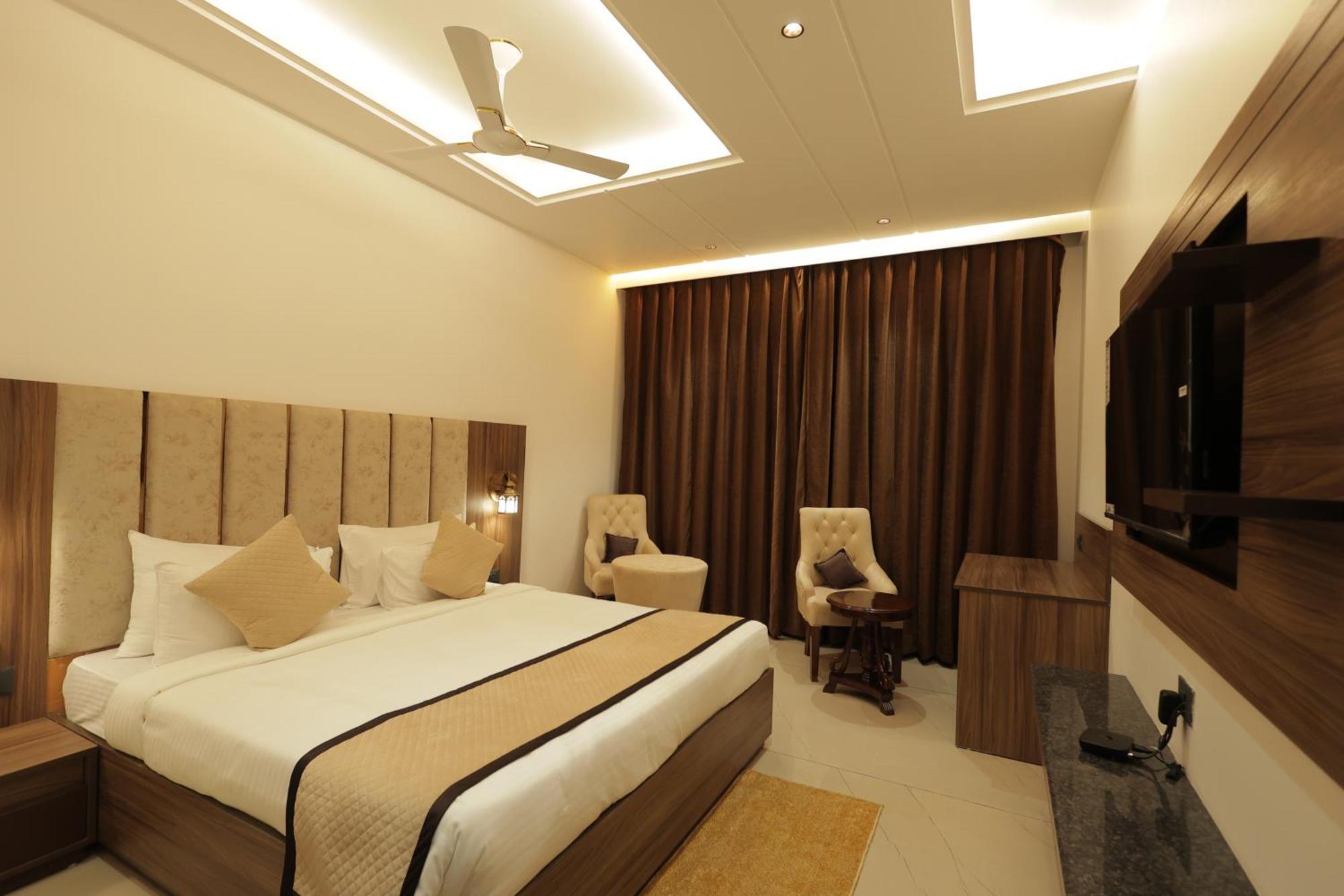 Hotel Snj Taj Grand à Agra  Extérieur photo