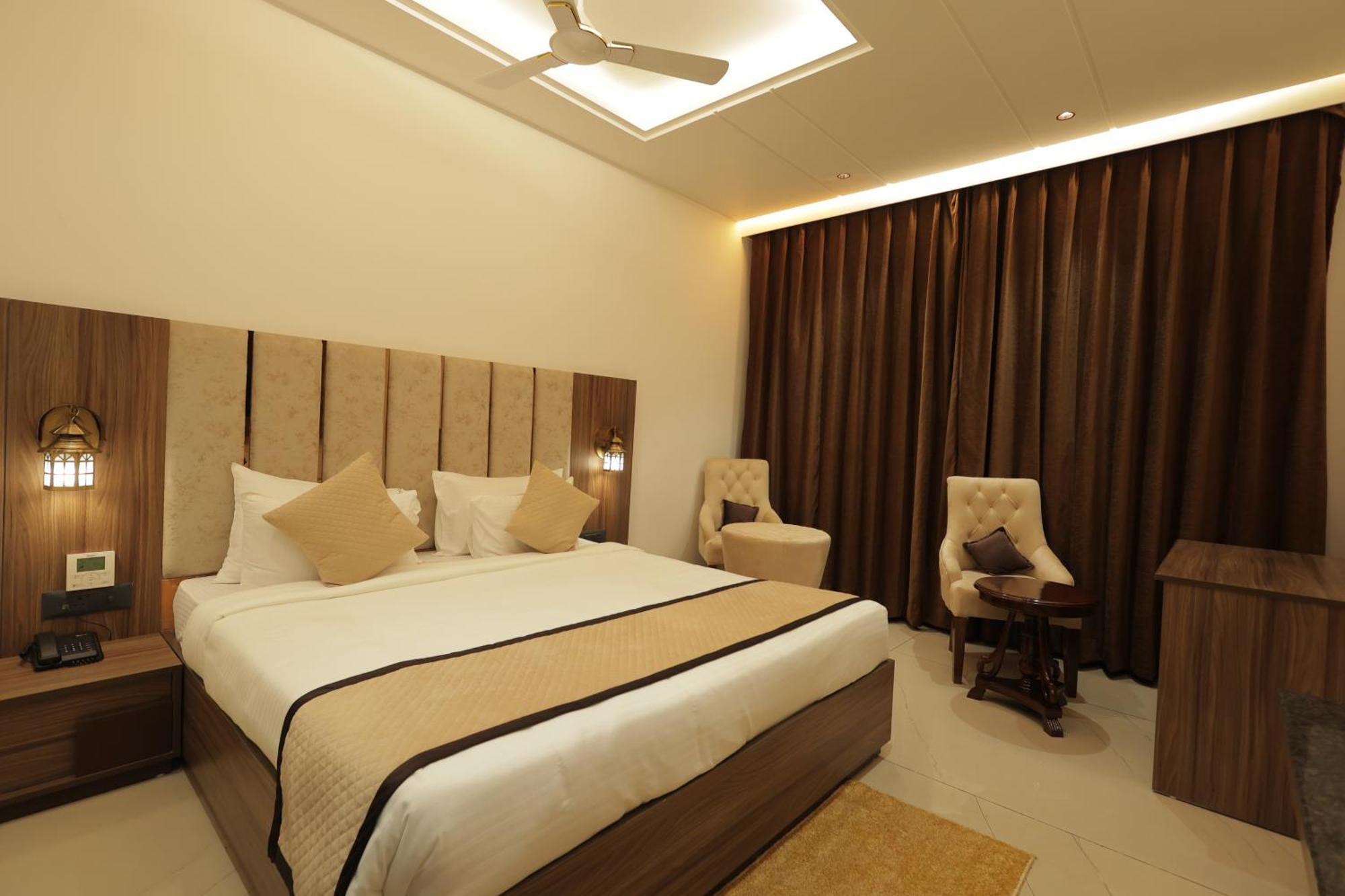 Hotel Snj Taj Grand à Agra  Extérieur photo